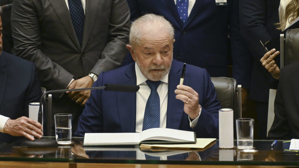 Lula revoga decretos de Bolsonaro sobre armas e munições