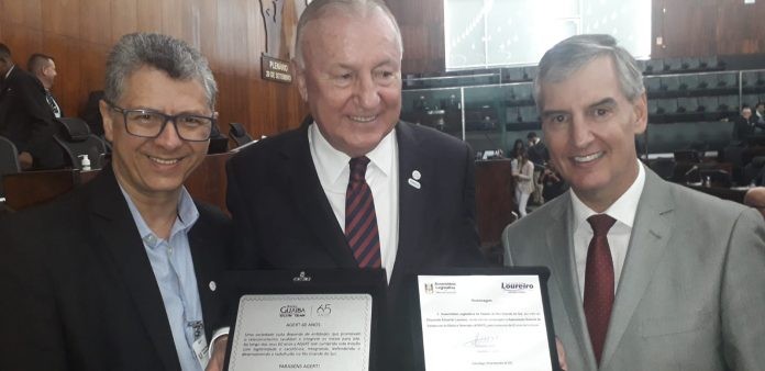 Ao completar 60 anos, Agert recebe homenagem da Assembleia Legislativa
