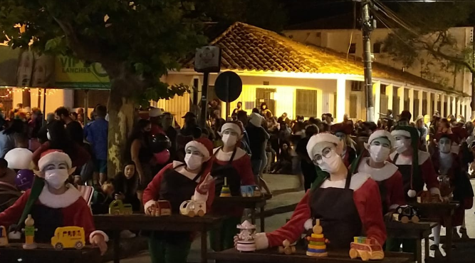 Ondas de Natal contará com chegada do Papai Noel nesta noite (9) em Rio Grande