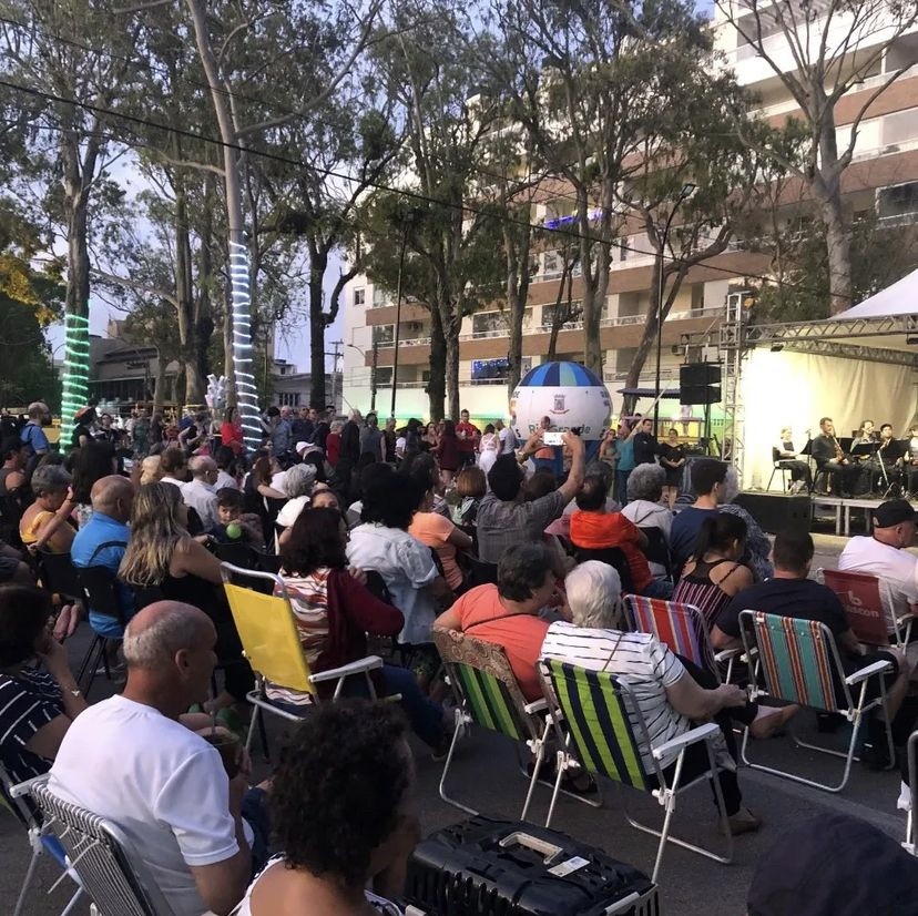 Centenas de pessoas acompanharam a abertura do Ondas de Natal no Balneário Cassino