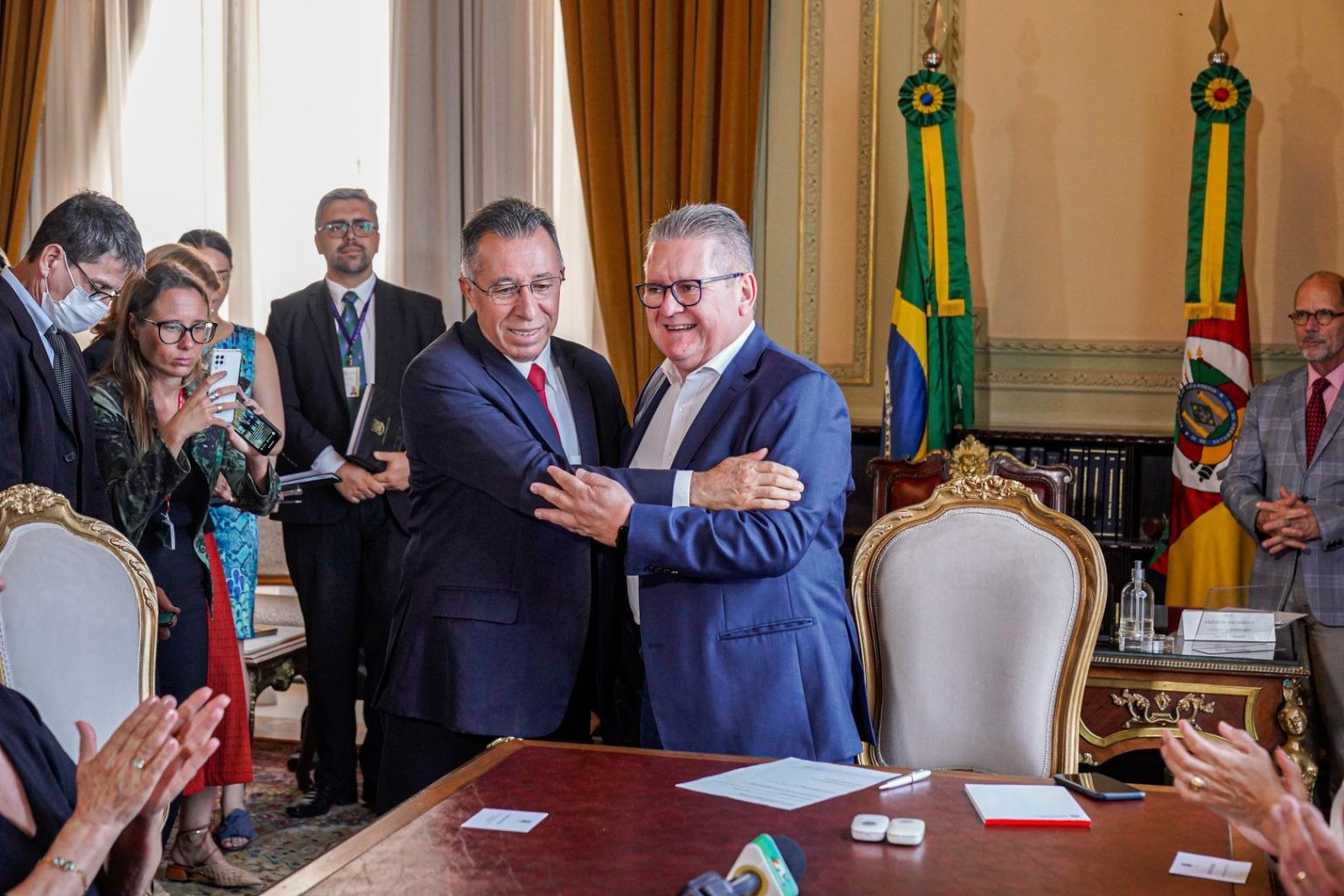 Presidente da Assembleia Legislativa do RS, Valdeci (PT), assume o Governo do RS de forma interina