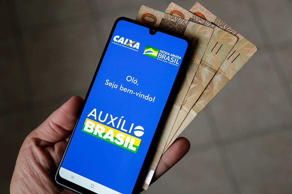 Auxilio Brasil e Gás são pagos nesta terça-feira (13) a beneficiários com NIS final 2