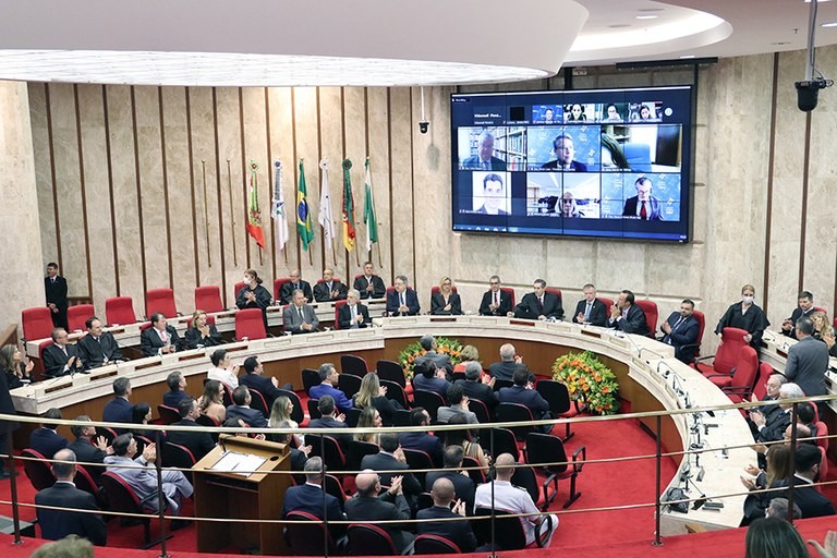 Com rio-grandino entre os nomes, cerimônia no TRF4 empossa 12 novos desembargadores federais