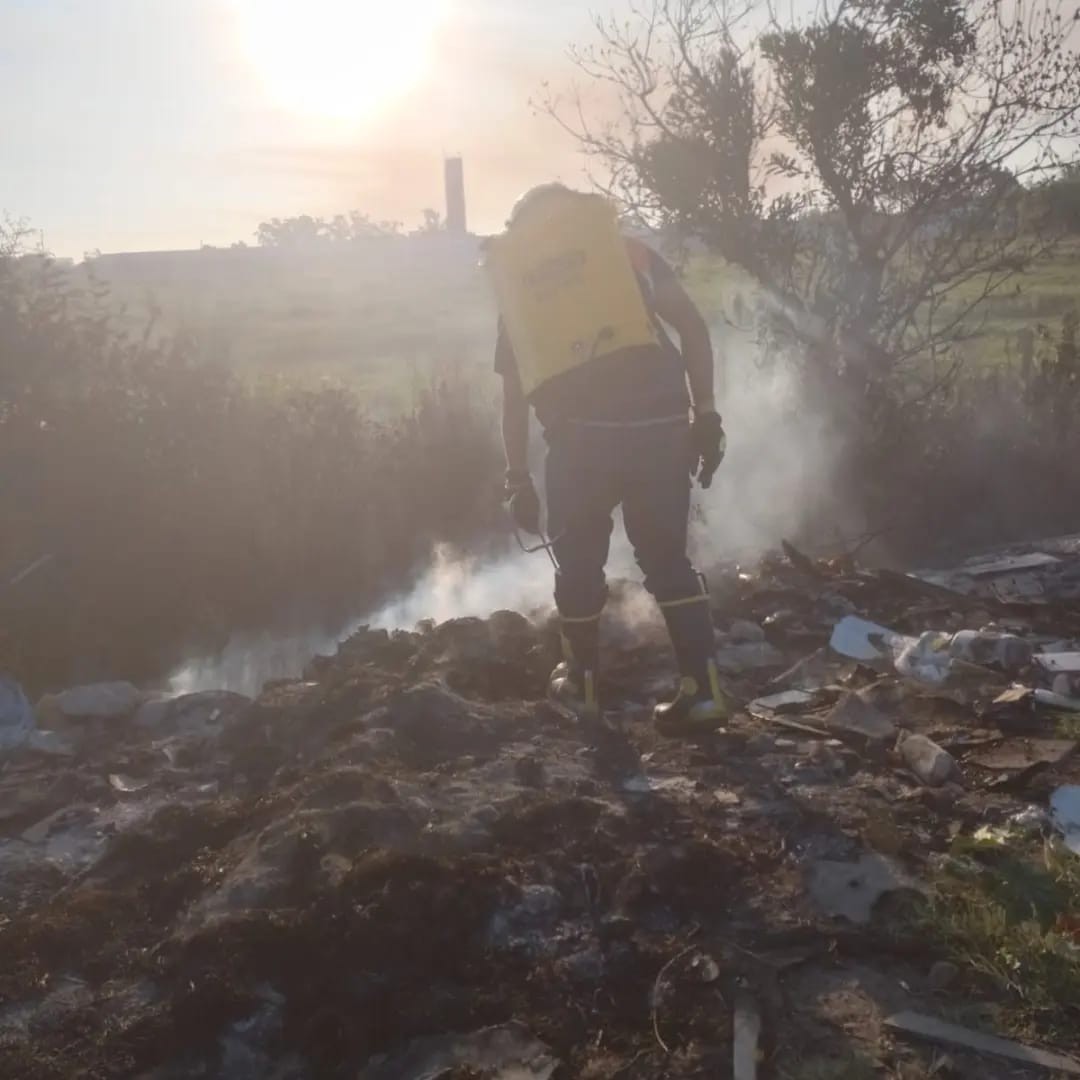 Defesa Civil e Corpo de Bombeiros combatem incêndios na Vila da Quinta e na Ilha dos Marinheiros
