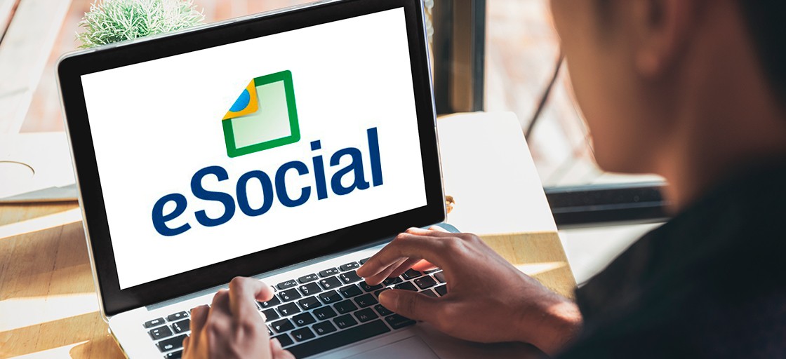 Empresas devem atualizar o eSocial para evitar multas que variam de R$ 400 a R$ 63 mil em 2023 
