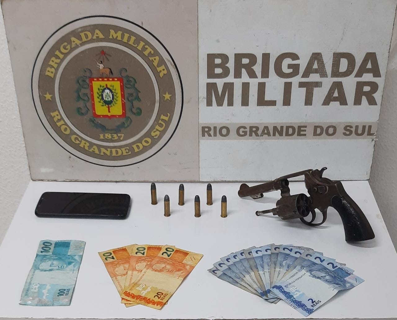 Passageiros armados em carro de aplicativo são presos na ERS-734 em Rio Grande