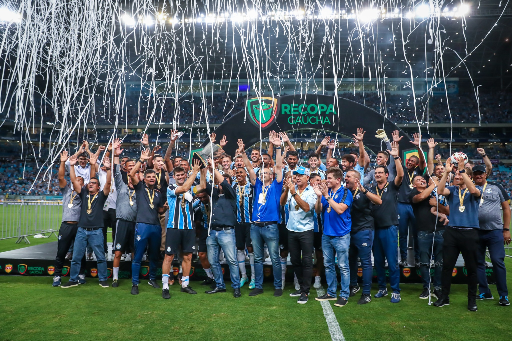 Com show de Suárez, Grêmio vence o São Luiz e conquista a Recopa Gaúcha