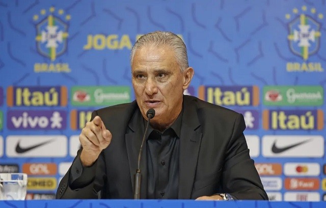Tite assina rescisão e deixa oficialmente o comando da Seleção Brasileira	