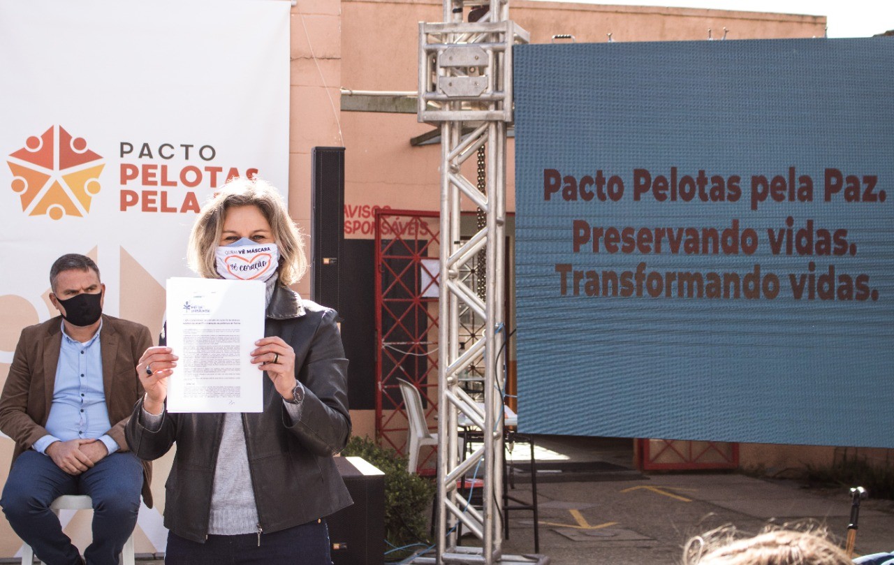 Prefeita Paula Mascarenhas apresenta "Pacto Pelotas pela Paz" em eventos da BM