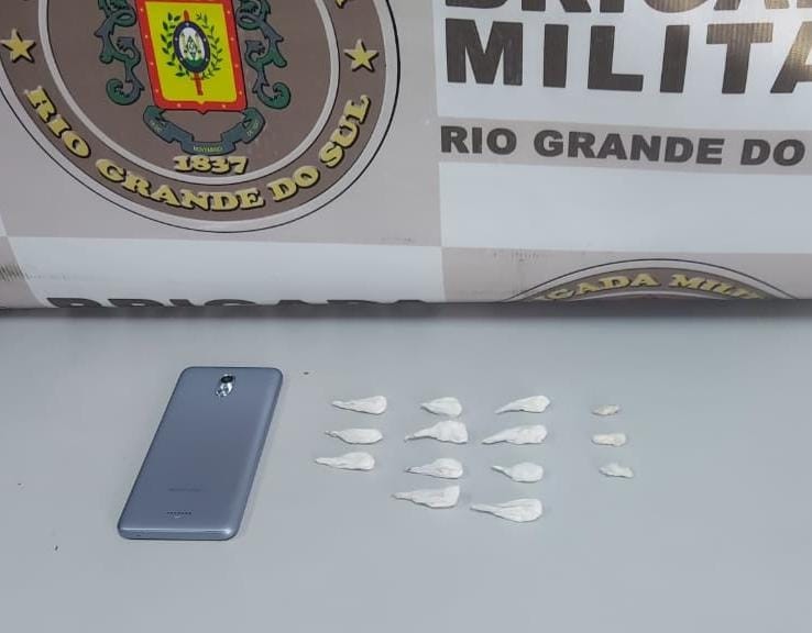 Brigada Militar prende homem com crack e cocaína no Bosque, em Rio Grande