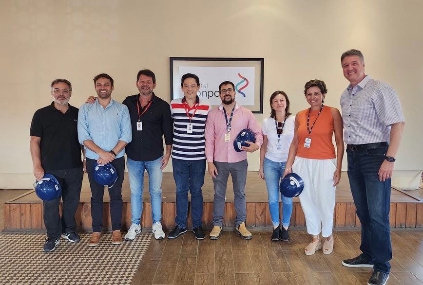 Comitiva da Universidade Católica de Pelotas (UCPEL) visita a obra do Hospital Monporto