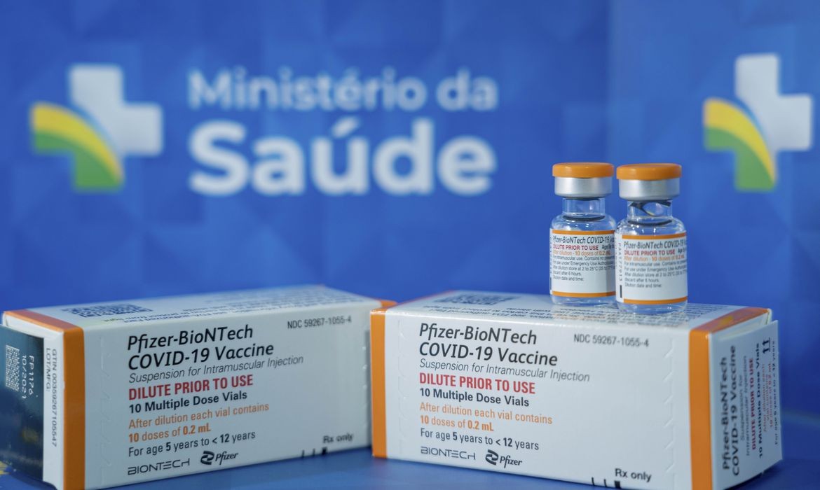 Ministério da Saúde recebe 7,7 milhões de doses de Pfizer neste sábado (21)