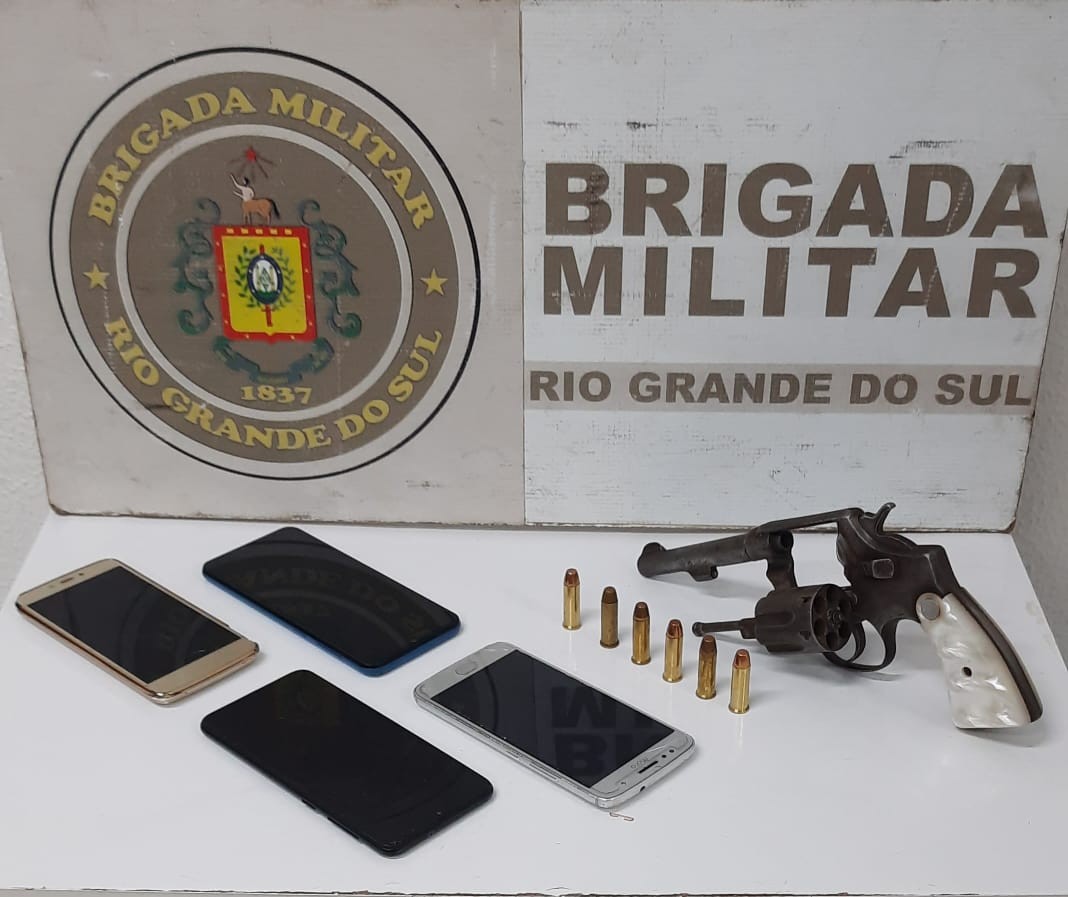 PRE prende homens por porte ilegal de arma de fogo na ERS-734