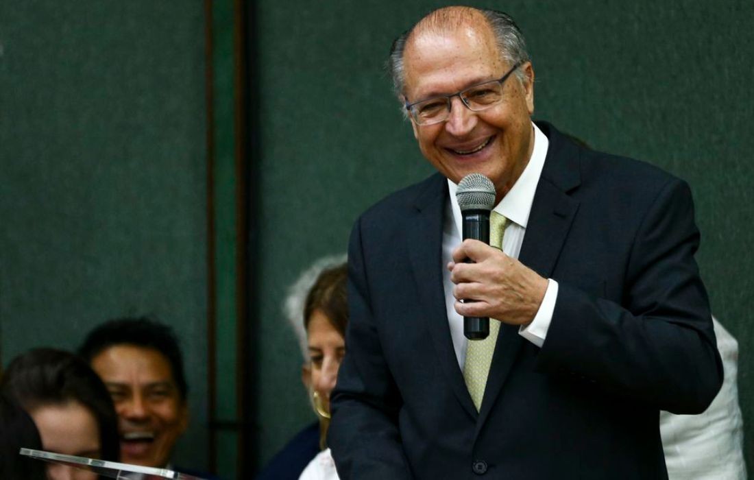 Alckmin assume Presidência da República até quinta-feira (26)