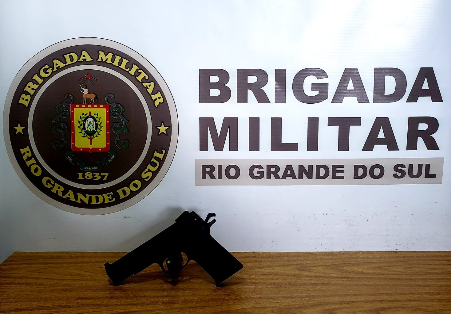 Comando Rodoviário da BM apreende arma de fogo falsa na ERS-734