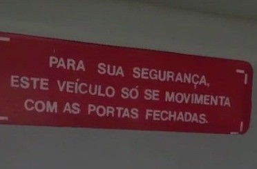 Vídeo: passageiro registra ônibus da Transpessoal andando com porta aberta nesta segunda-feira (30)