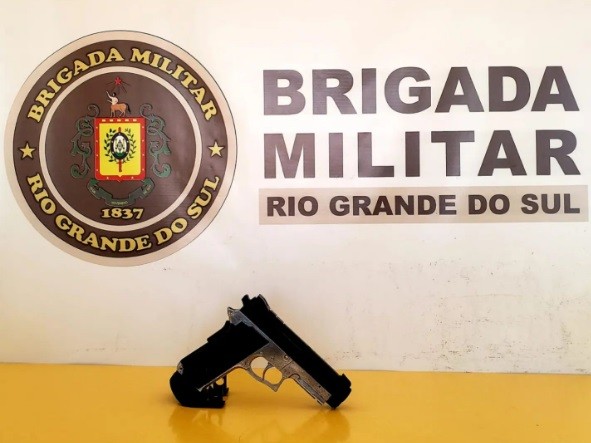 Homem é preso com arma de fogo falsa na ERS-734, em Rio Grande
