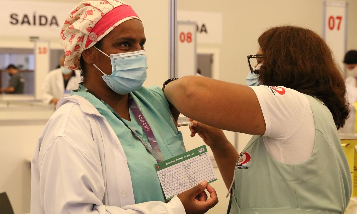 Quase 69 milhões de brasileiros estão com a vacinação contra a Covid-19 atrasada