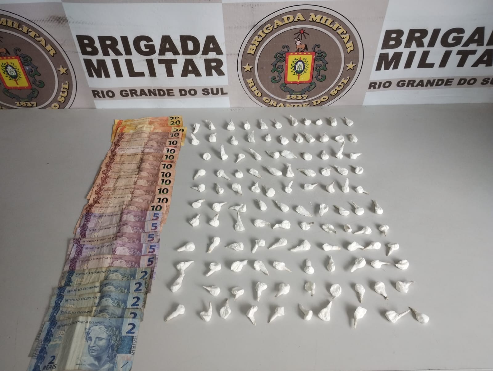 Brigada Militar prende homem por tráfico de drogas no bairro São Miguel