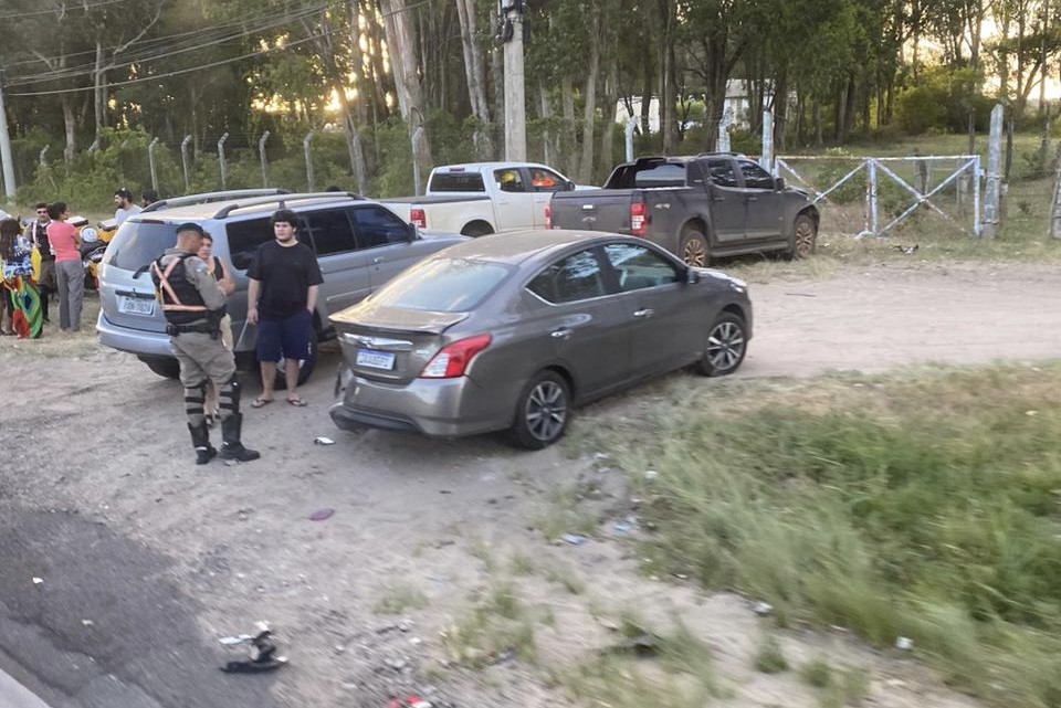 Acidente envolvendo três veículos causa engarrafamento de mais de 1 km na ERS-734, em Rio Grande
