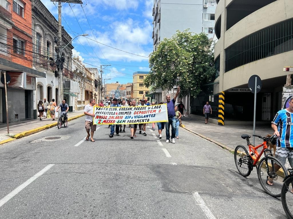 Após protestos de funcionários de terceirizada, Unimed Litoral Sul emite nota oficial
