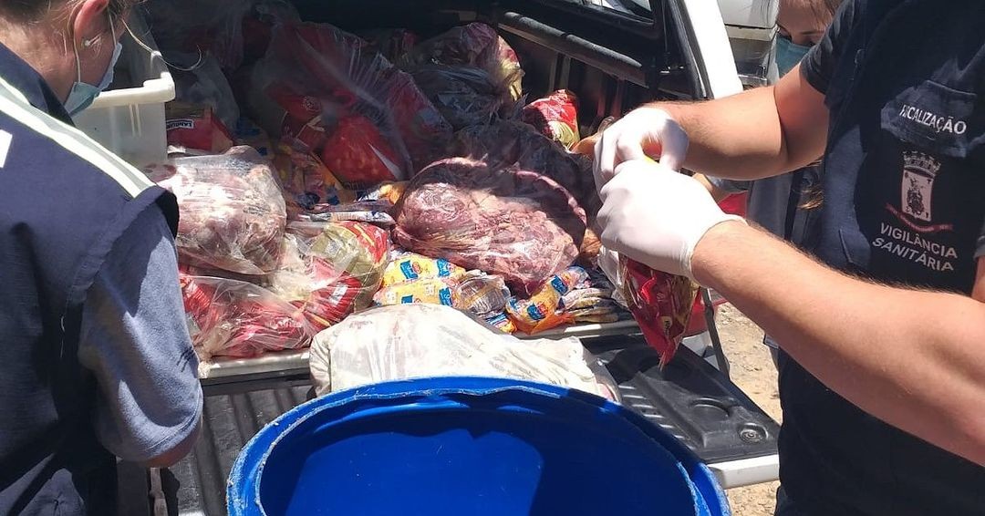 Mercado no Cassino é autuado por armazenar mais de 400 quilos de carne de forma irregular 