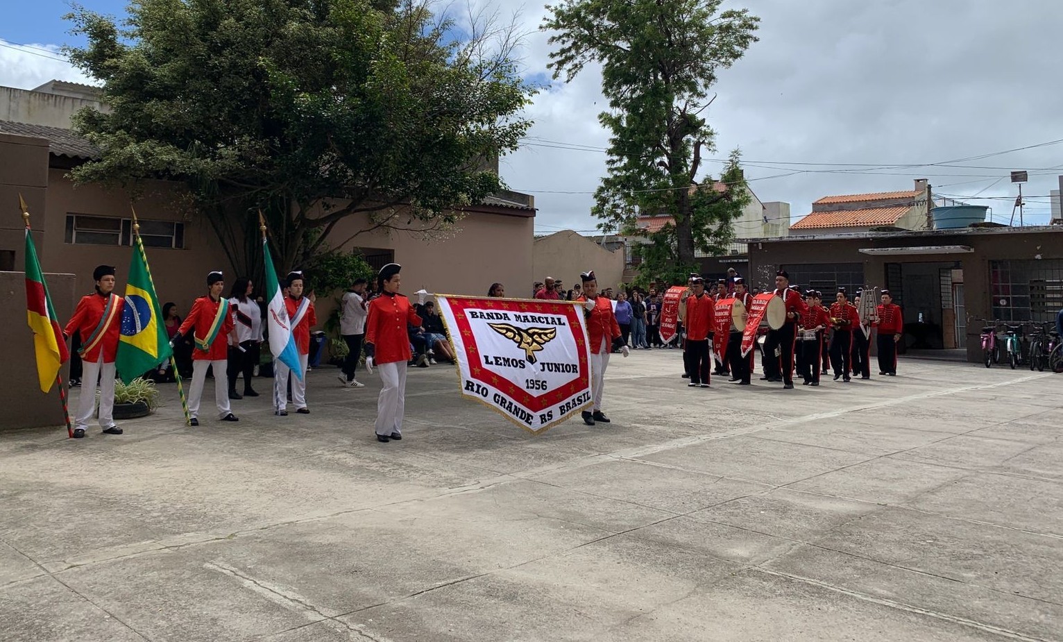Após destituir coordenação da Banda Marcial do Lemos Júnior, direção afirma que atividades não serão encerradas