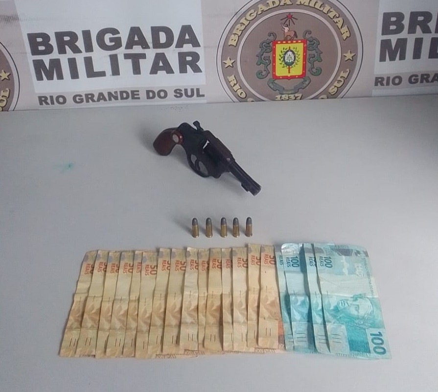 Homem é preso por porte ilegal de arma de fogo no bairro Bosque, em Rio Grande