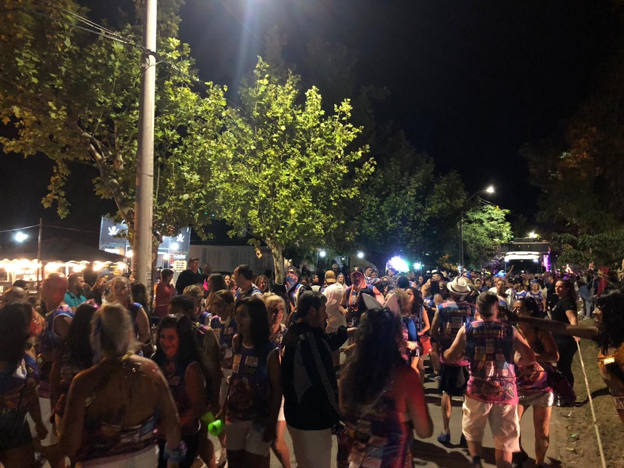 Blocos carnavalescos dão show no primeiro dia do Carnaval no Balneário Cassino