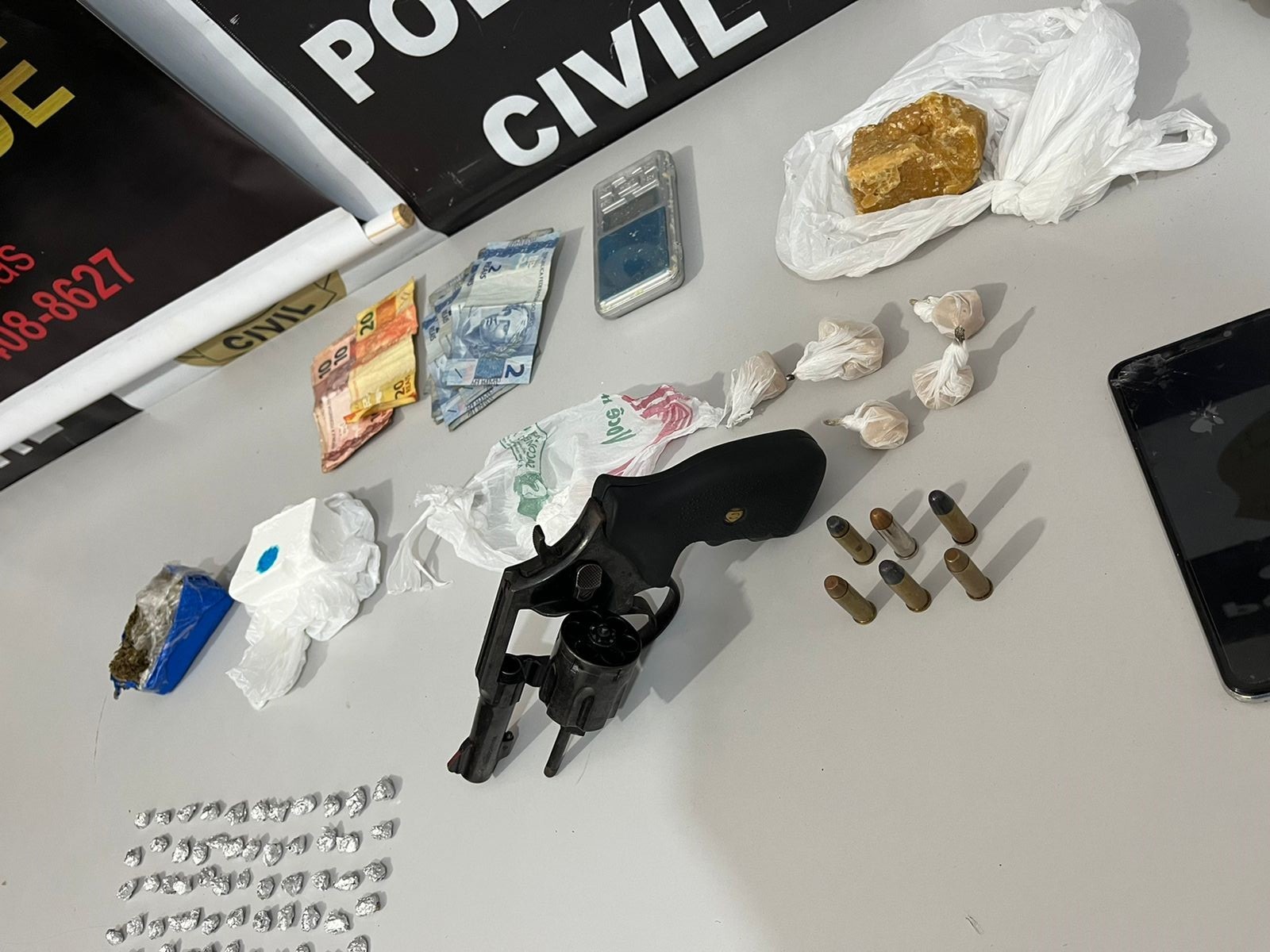 Homem de 22 anos é preso com crack e cocaína na Vila Militar, em Rio Grande