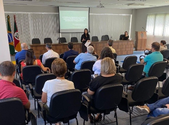 Promotoria de Justiça de Rio Grande realiza reunião com empresas sobre combate a violência contra a mulher