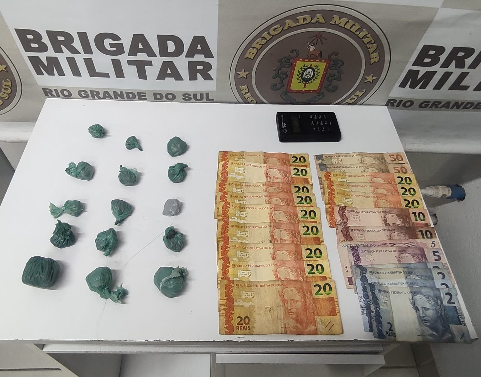 Adolescente é apreendido com maconha na Querência, em Rio Grande