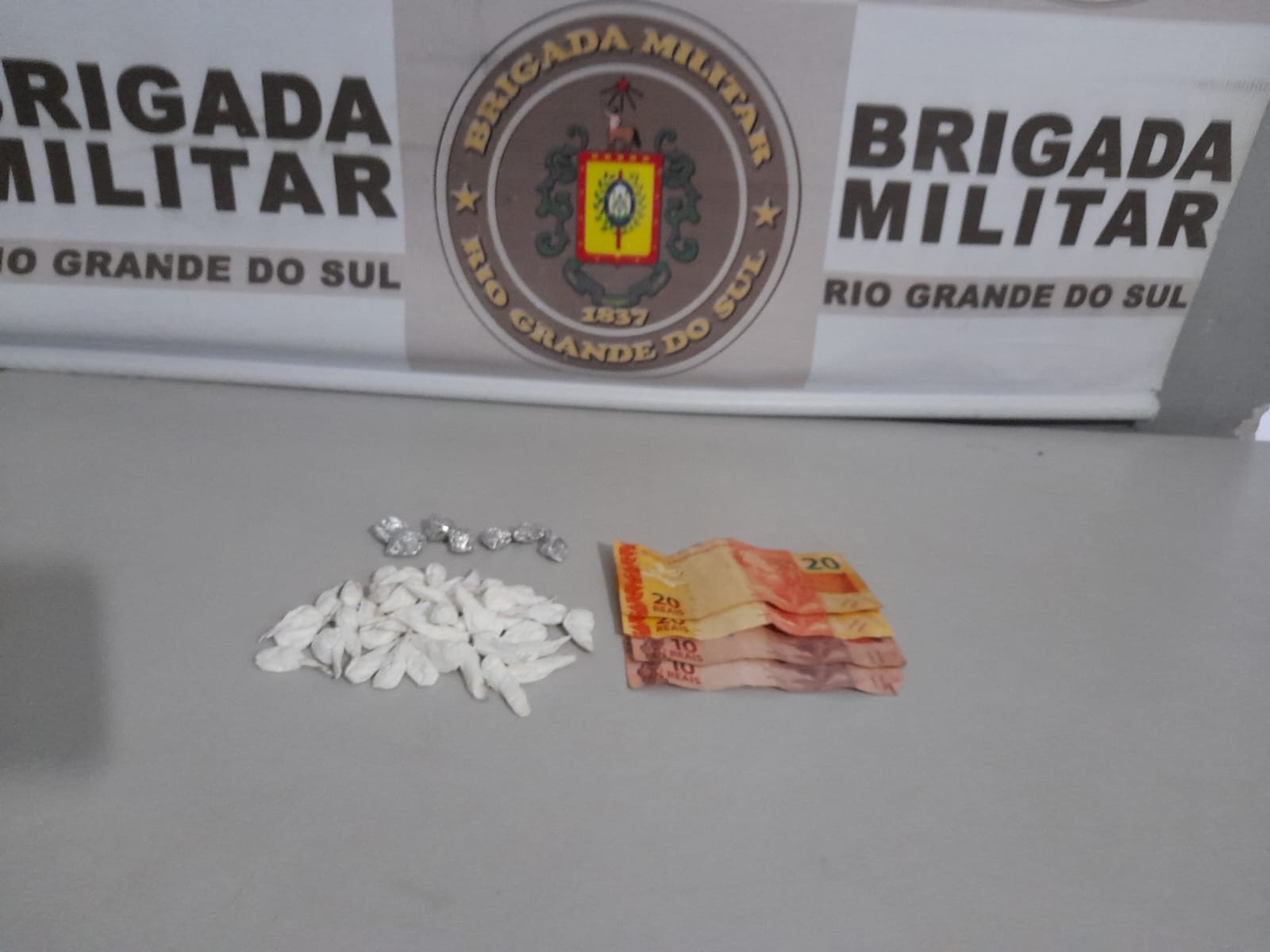 Brigada Militar apreende adolescente por tráfico de entorpecentes em Rio Grande