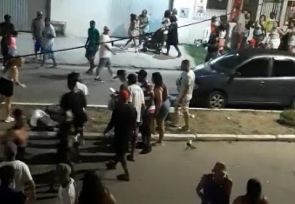 Baleados: menor de idade morre e homem de 18 anos fica ferido no bairro Getúlio Vargas