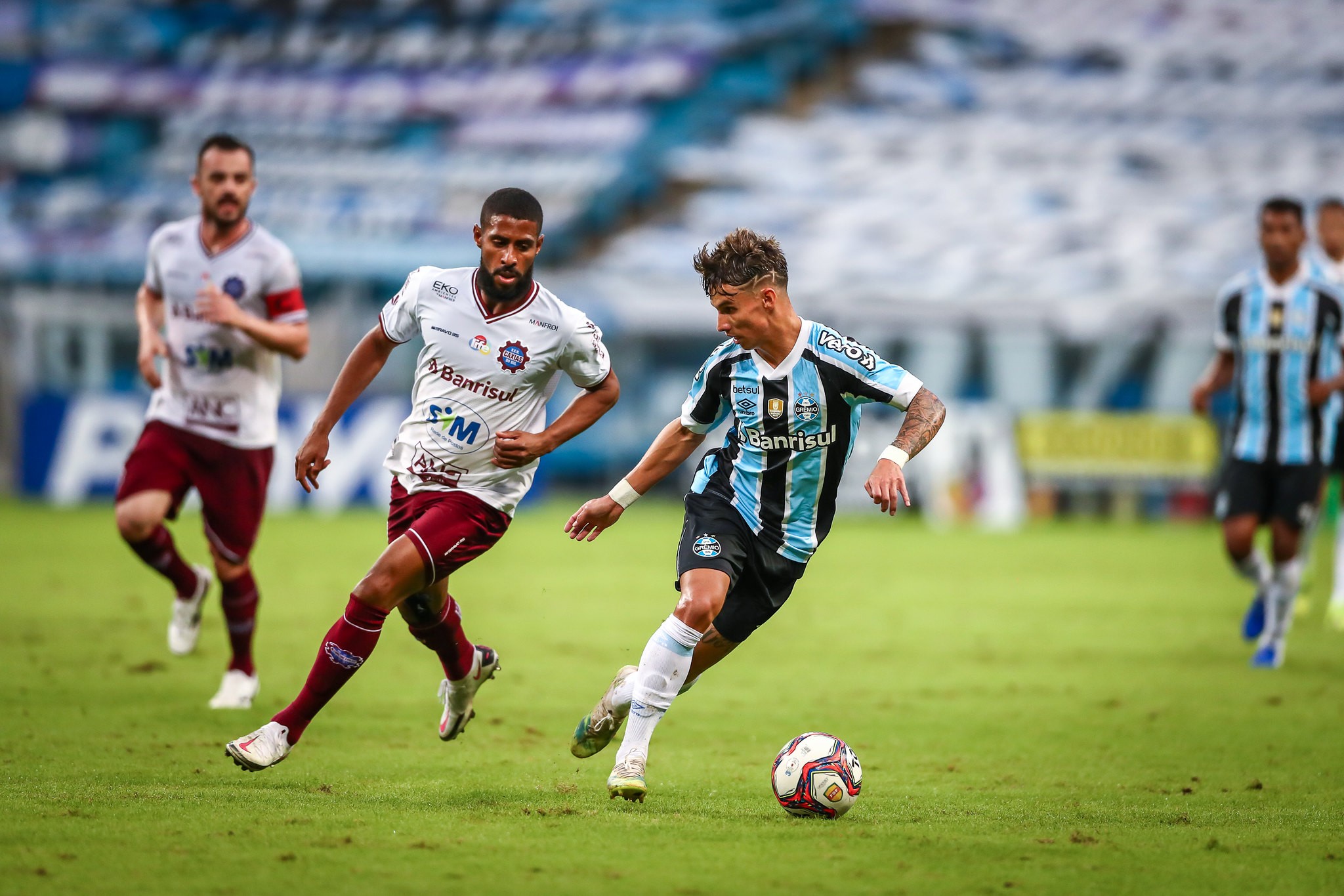 Grêmio e Caxias vencem nos pênaltis e disputam título do Campeonato Gaúcho 
