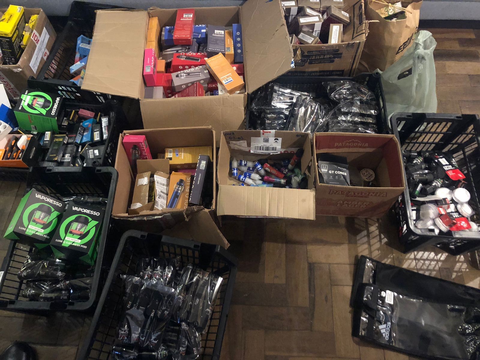 Jovem de 19 anos é preso por venda ilegal e contrabando de cigarros eletrônicos em Santa Vitória do Palmar 