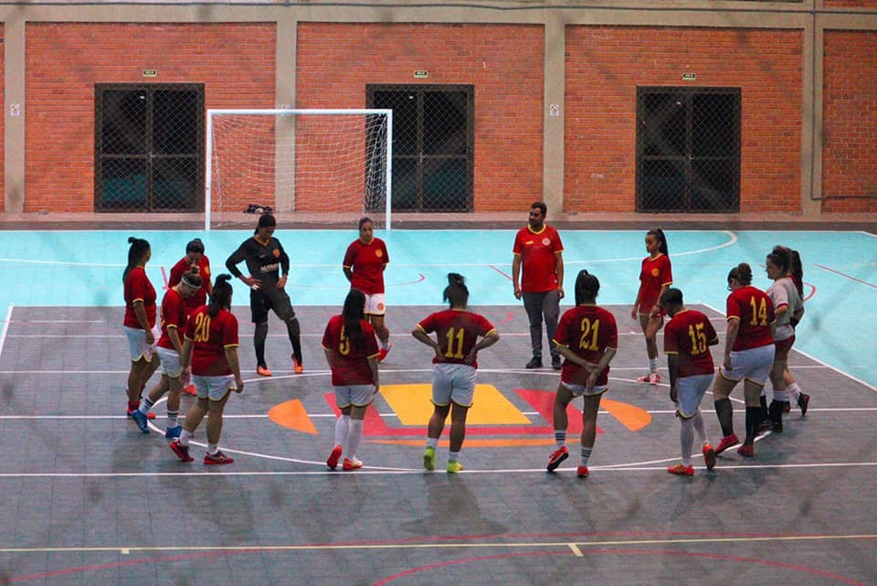 Equipe feminina de futsal do Riograndense se prepara para a disputa da Série Prata 