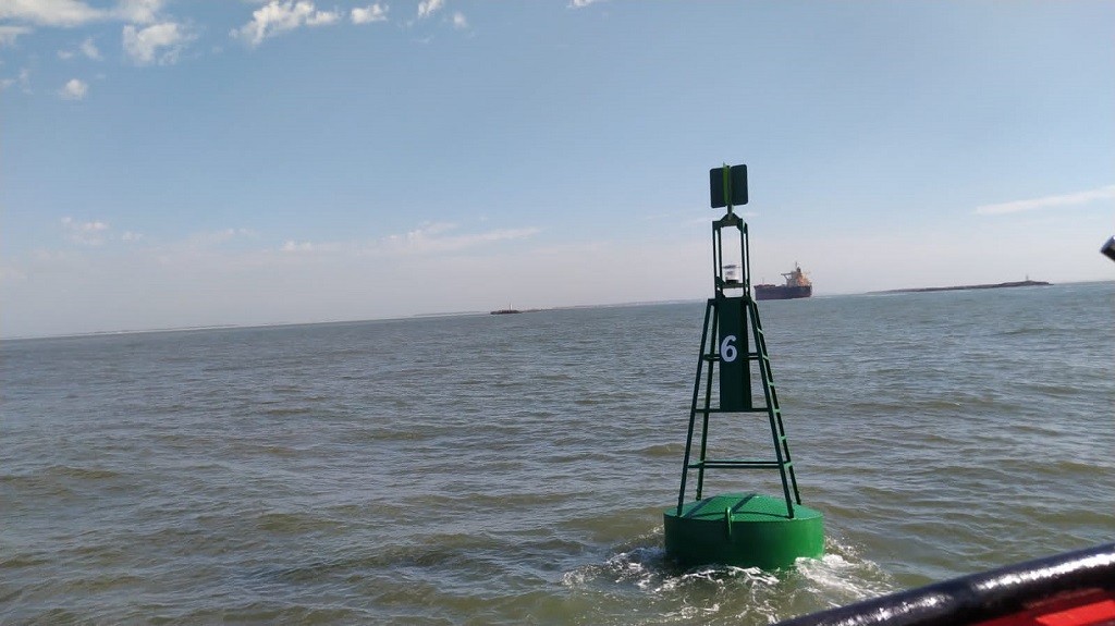 Sinalização náutica: Portos RS reinstala boia no acesso ao Porto de Rio Grande 