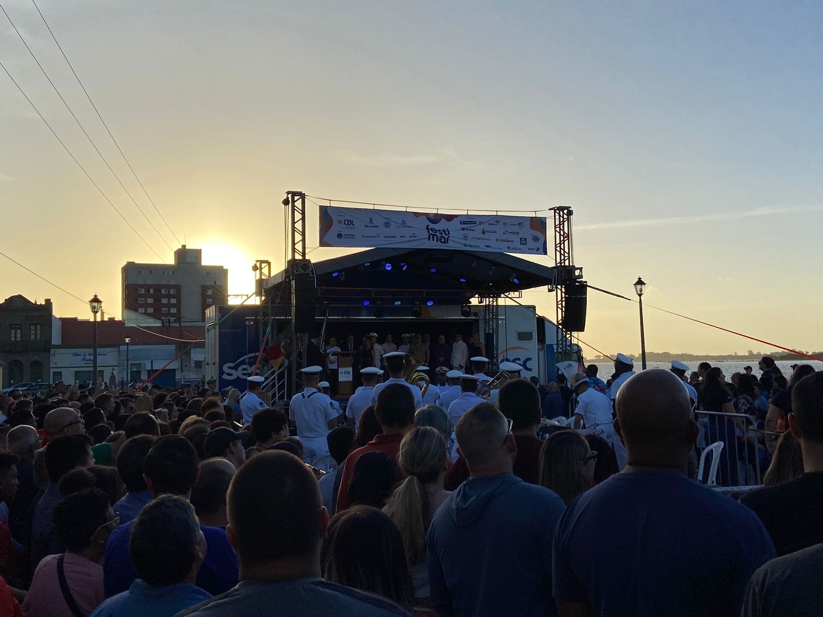 Abertura oficial do Festimar recebeu centenas de pessoas neste domingo (2)