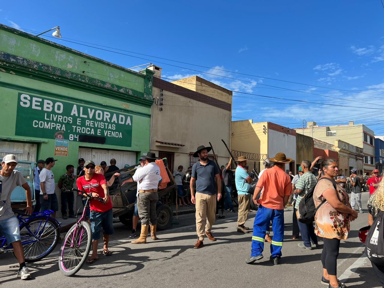 Votação de PLE 16 é adiada e sessão é marcada por manifestações de carroceiros e ativistas da causa animal