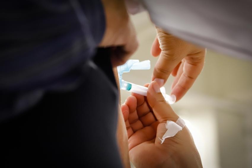 Rio Grande do Sul recebe mais 165 mil doses de vacinas bivalentes contra a Covid-19