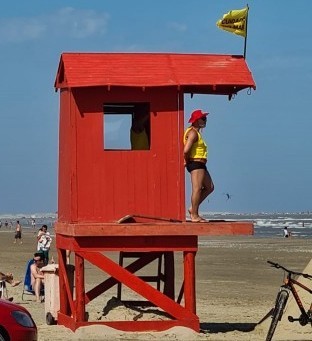 Guarda-Vidas salvam casal de afogamento na Praia do Cassino 