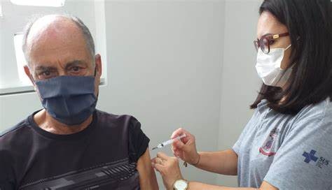 Vacinação bivalente contra a Covid-19 estará suspensa a partir de segunda-feira (13), em Rio Grande