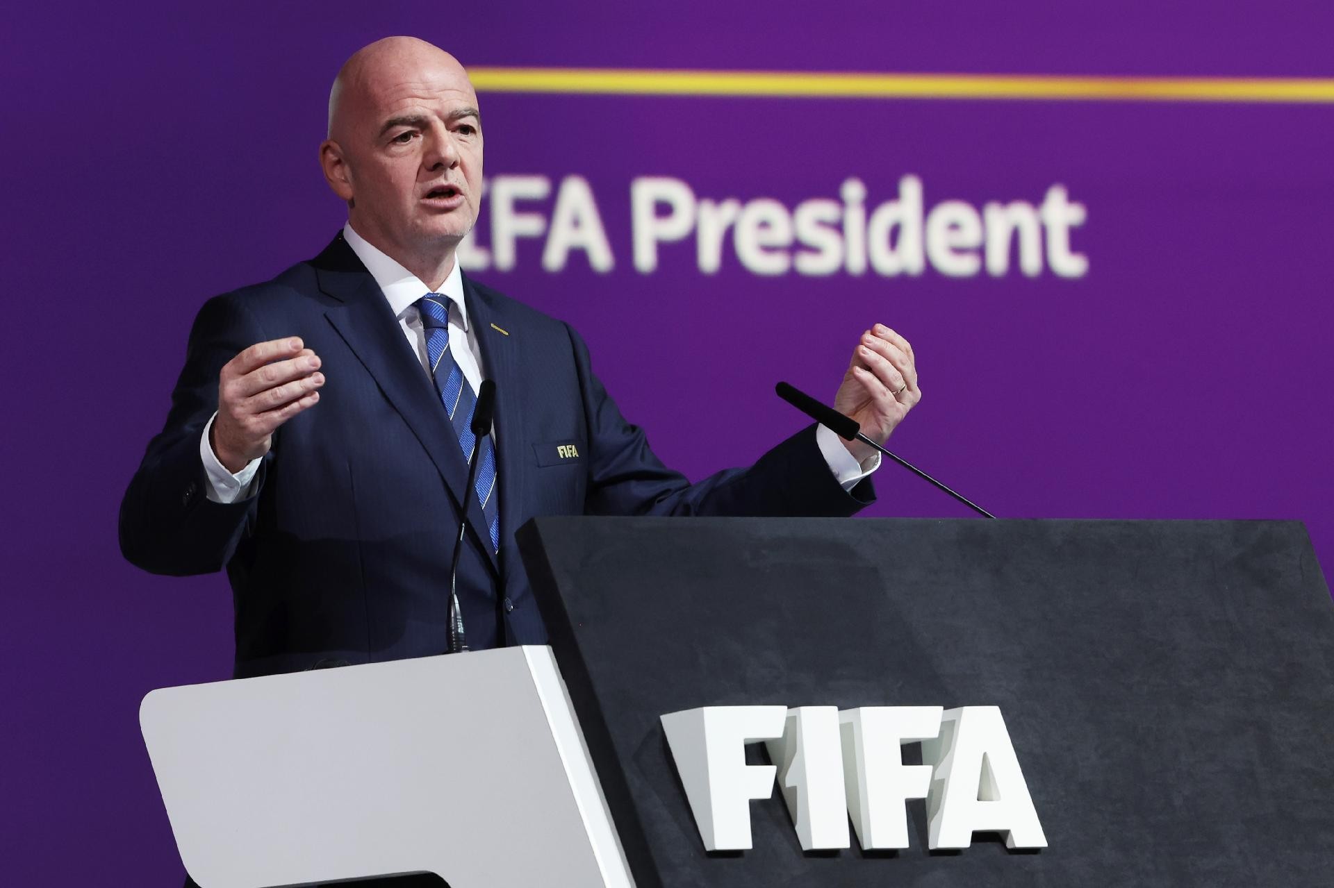 Gianni Infantino é reeleito presidente da FIFA até 2027
