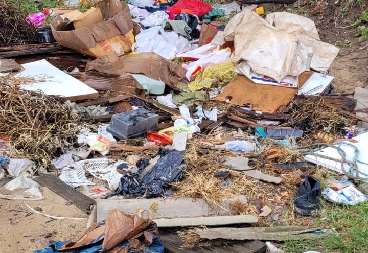 Lixo é removido de canais e vias do Cassino 