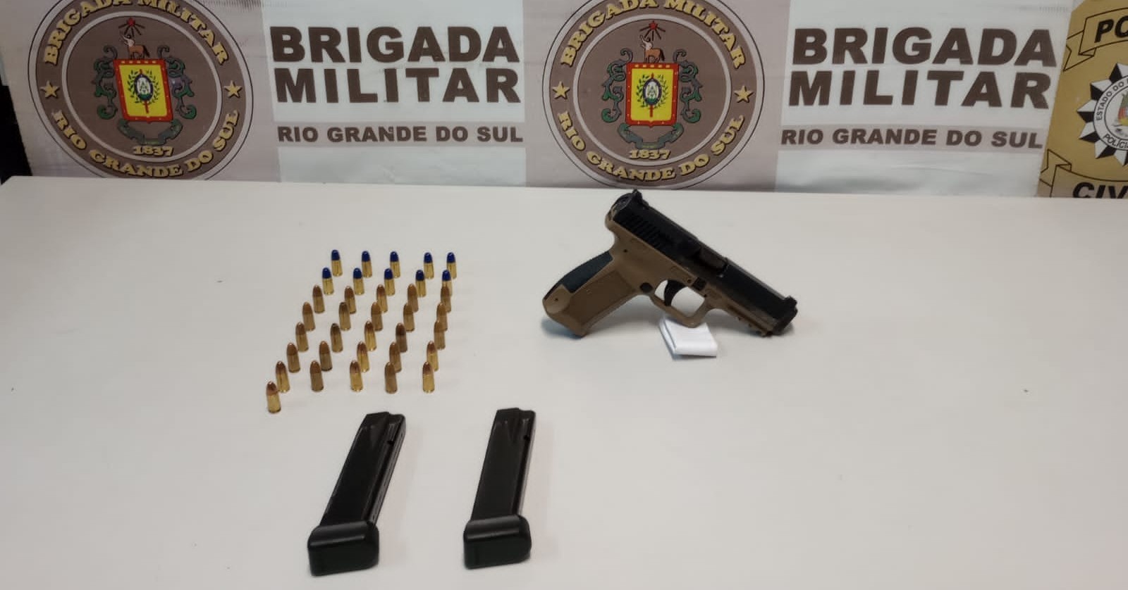 Adolescente é apreendido pela BM no bairro Lagoa, em Rio Grande, por porte ilegal de arma de fogo