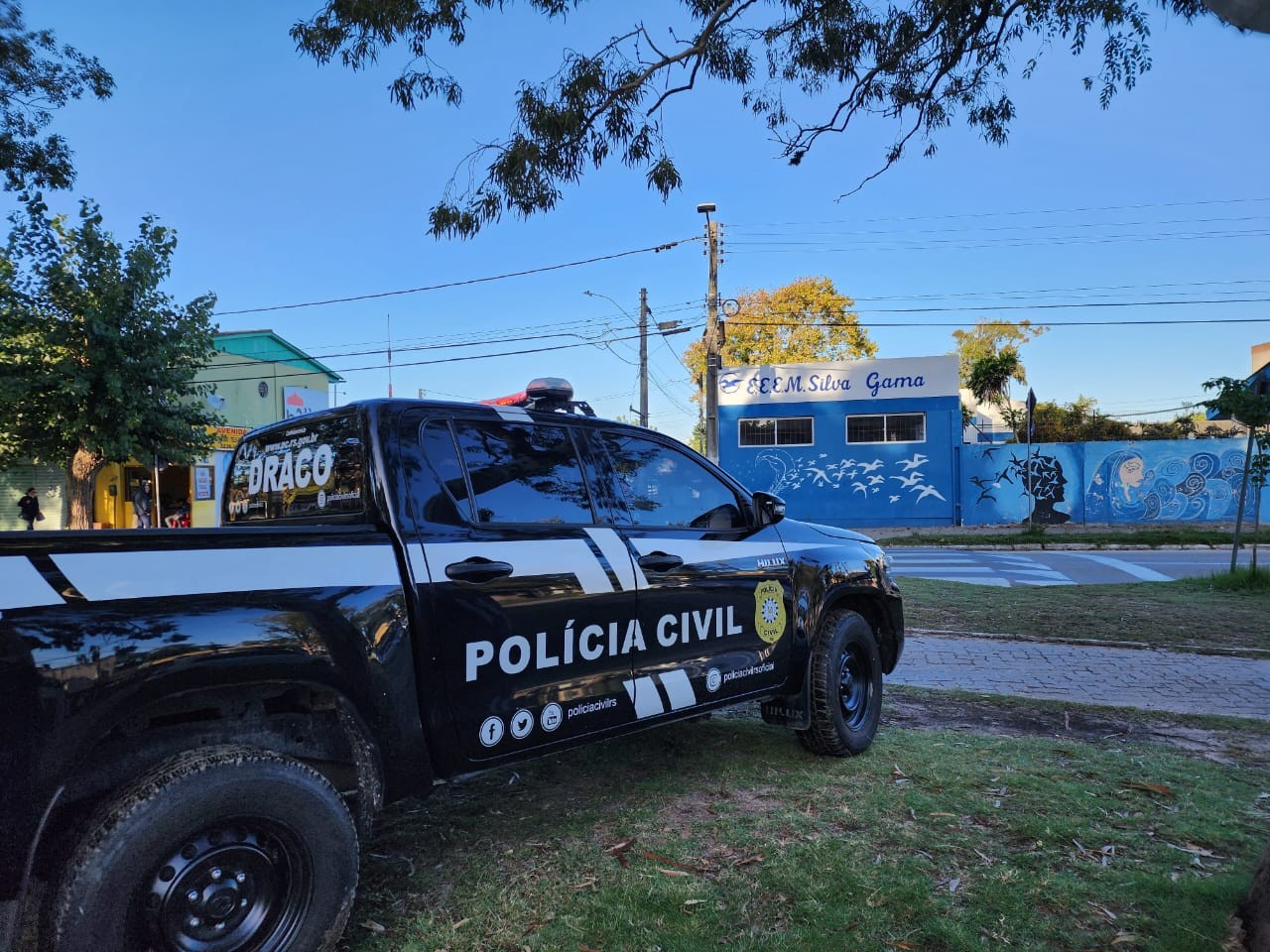 Policiais civis, militares e guarda municipal intensificaram rondas nas escolas nesta quinta-feira (20)