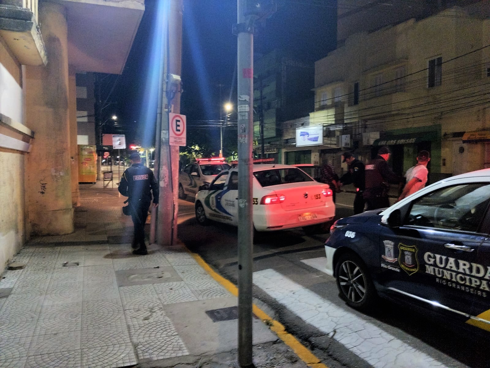 Guarda Municipal prende dois homens por vandalismo na Praça Xavier Ferreira 