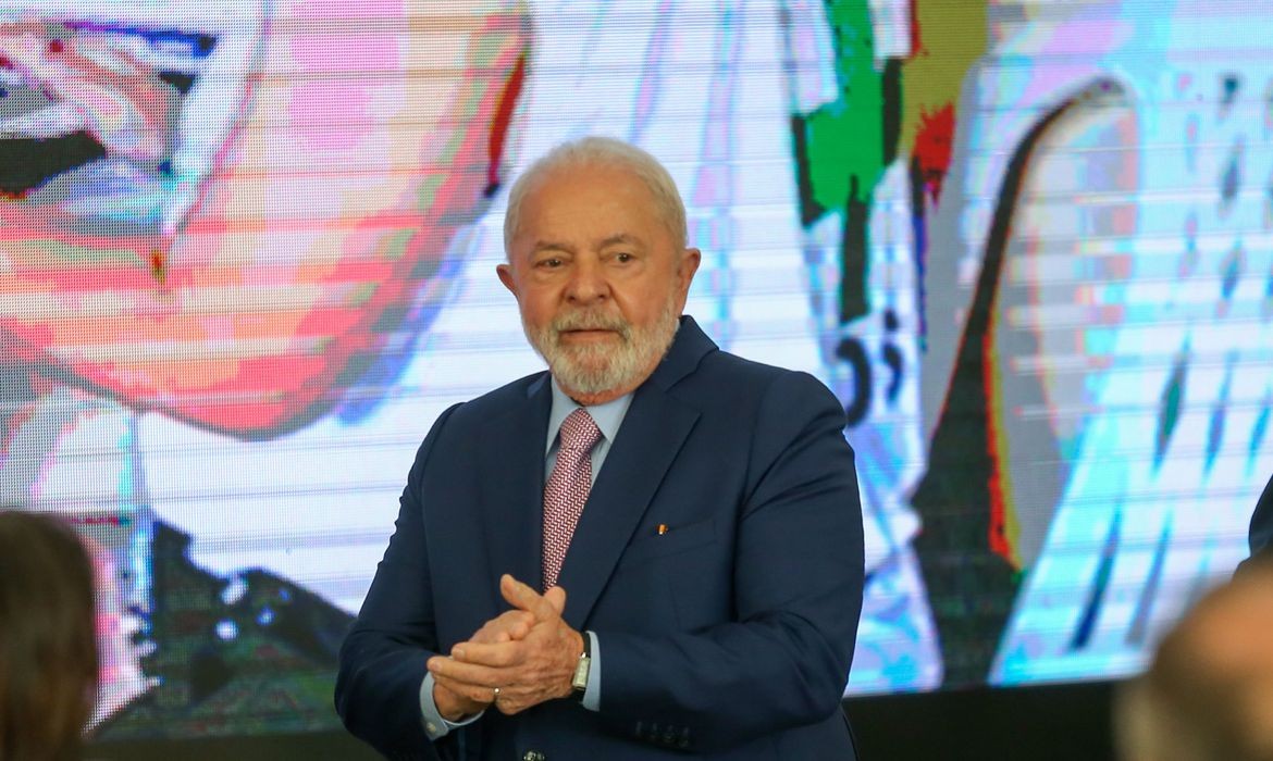 Lula diz que não deve privatizar empresas públicas