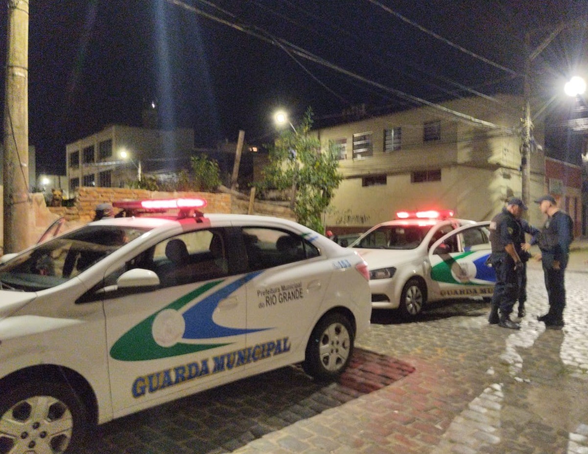 Homem é preso depois de assaltar e ameaçar vítima com faca na Praça Tamandaré 